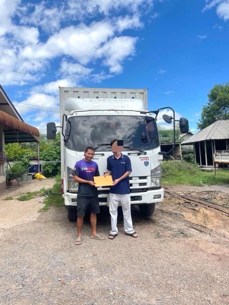 ส่งมอบรถบรรทุก Isuzu FRR ที่รับซื้อ จ่ายเงินสดให้ลูกค้า